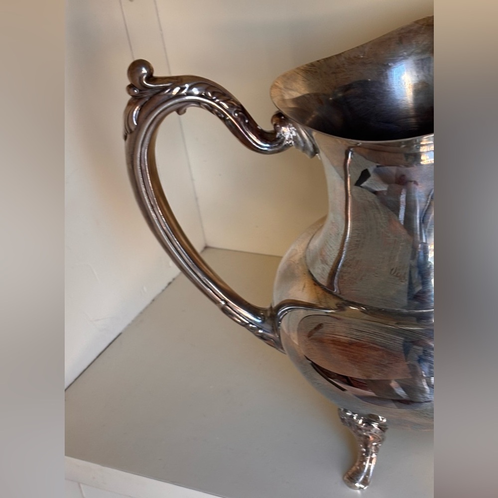 Vintage Oneida silver plated water pitcher. - Picture 4 of 12